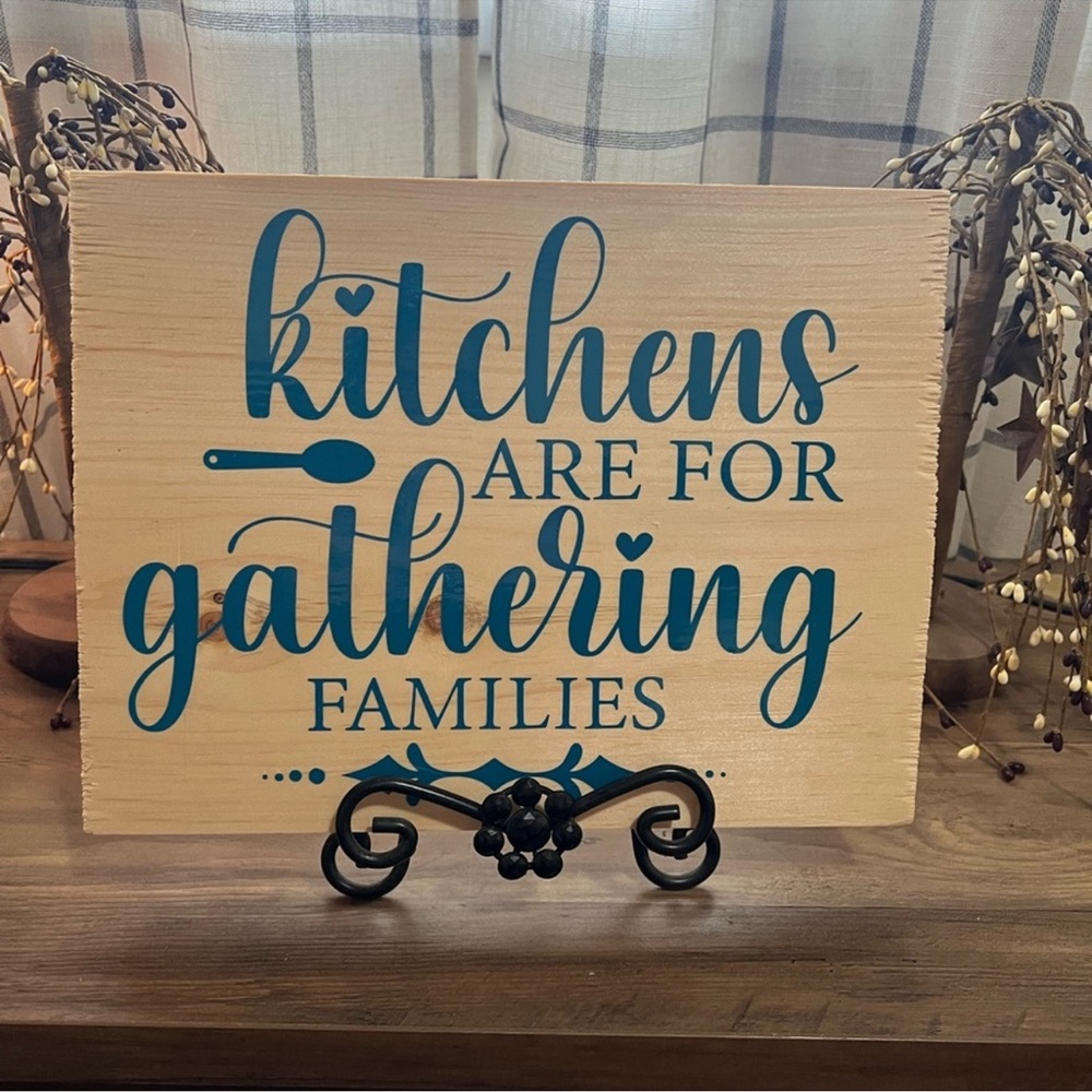 Cute decoration for kitchen or dining room.